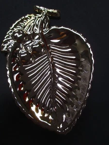 NEU Glänzende silberfarbene Hors d'oeuvres blattförmige kleine Metall Servierplatte - Bild 1 von 4