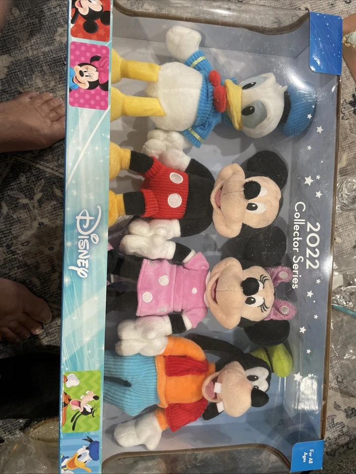 2020 Disney Collector Series Mickey Minnie Donald Goofy Plush 2 Set Total 8