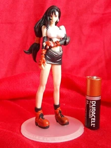 FIGURA DE ARTES COMERCIALES FINAL FANTASY Vll TIFA ALTURA 4.4" 11 cm / ENVÍO AL REINO UNIDO 🚚 - Imagen 1 de 10