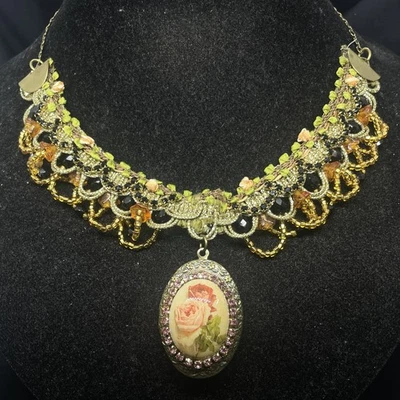 Collar Gargantilla Medallón Michal NEGRIN Cristales Tela Elegantes Flores Israel Foto 1 de 4