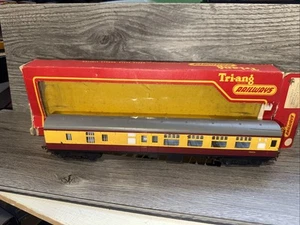 Triang Maroon and Cream brake Coach 35024 OO Gauge R627 - Picture 1 of 8