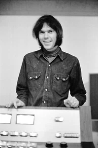 Neil Young, Buffalo Springfield CSNY 11" x 16,5 Foto Baron Wolman, SIGNIERT - Bild 1 von 3
