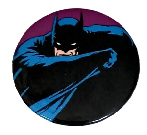 Vintage WB Batman Button Pin New NOS 1982 - Picture 1 of 3