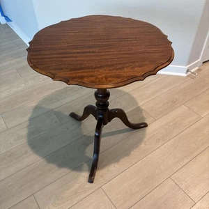 Antique Mahogany Queen Anne Tilt Top tea Table - Picture 1 of 5