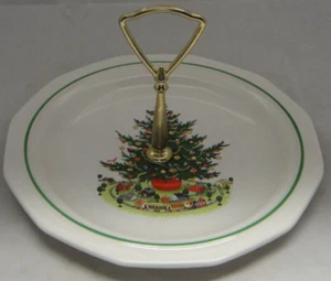 Pfaltzgraff Christmas Heritage Round Serving Plate With Handle (Salad Plate) - Picture 1 of 1