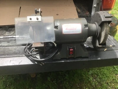 Moedor de bancada vintage Dayton 6” comercial resistente 1/3 HP fabricado nos EUA 4Z672B - Imagem 1 de 4