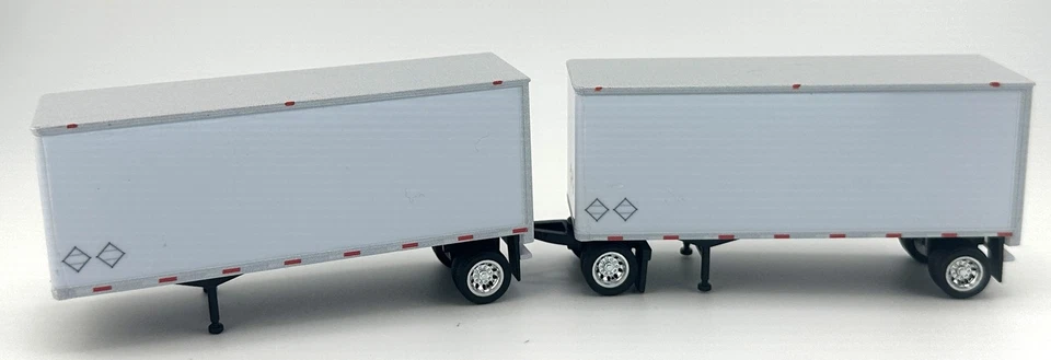 Remolques para furgoneta seca HO 1:87 HL-149- 2-28' con plataforma - BLANCO/PLATEADO Foto 1 de 1