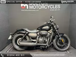Keeway V302C Crusier Motorcycle Black only 860 Miles Warranty January 2026 - Picture 1 of 19