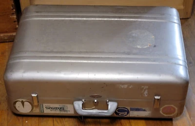 Zero Haliburton 铝合金行李箱分隔器挂锁钥匙 26 x 18 x 9 — 第 1/4 张图片