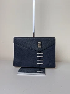 Pochette piccola Art Decò vintage blu navy pelle testurizzata con accenti argento - Foto 1 di 8