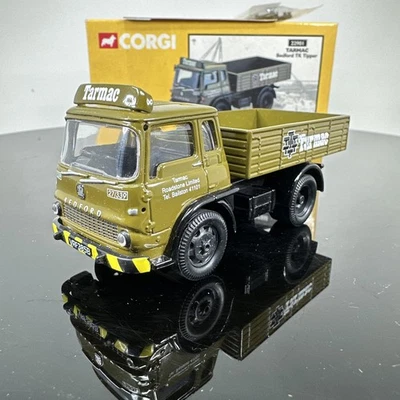 Camión diecast modelo Corgi Classics escala 1:50 Bedford TK basculante asfalto 22901 Foto 1 de 4