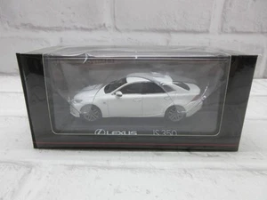 1/43 KYOSHO LEXUS IS350 F SPORT BIANCO NOVA VETRO FIOCCO 502864 - Foto 1 di 4