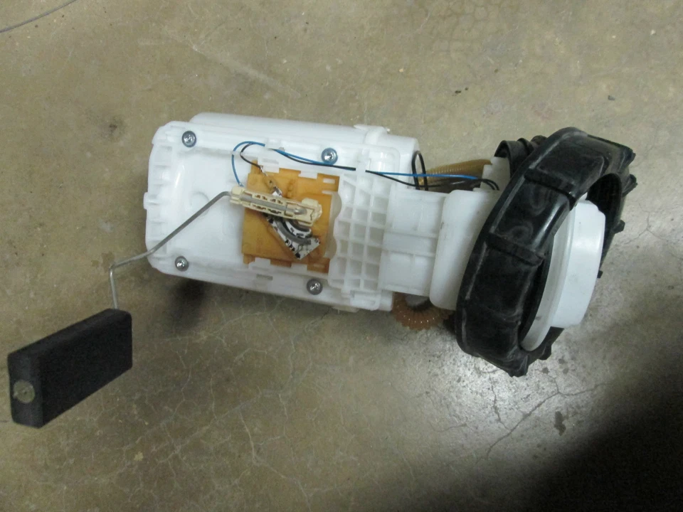 BOMBA DE GAS VOLKSWAGEN BEETLE 1999 2000 2001 2002 2003 1J0919087J Foto 1 de 1