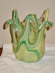 Beautiful Italian Art Glass Vase GREEN GOLD Tammaro Italy Murano 6 Inch - Picture 1 of 5