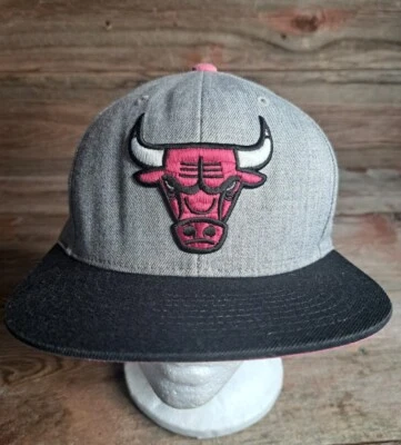 Gorra Mitchell And Ness Pink Chicago Bulls Snapback Foto 1 de 4