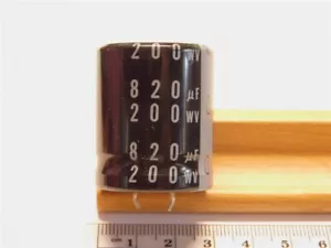 5 Nichicon LLQ2D821MHSB 820uF 200V Snap-In Electrolytic Capacitors 30mmD x 35mm - Picture 1 of 2