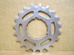 New-Old-Stock Suntour Accushift Plus 20T Cassette Sprocket (6/7/8 Speed) Silver - Picture 1 of 1