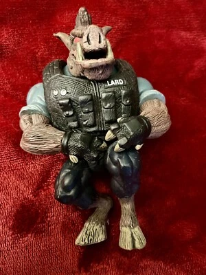 Figura de acción Duke Nukem Pigcop LARD Pig Cop 1997 ReSaurus 3D Realms sin cola Foto 1 de 4