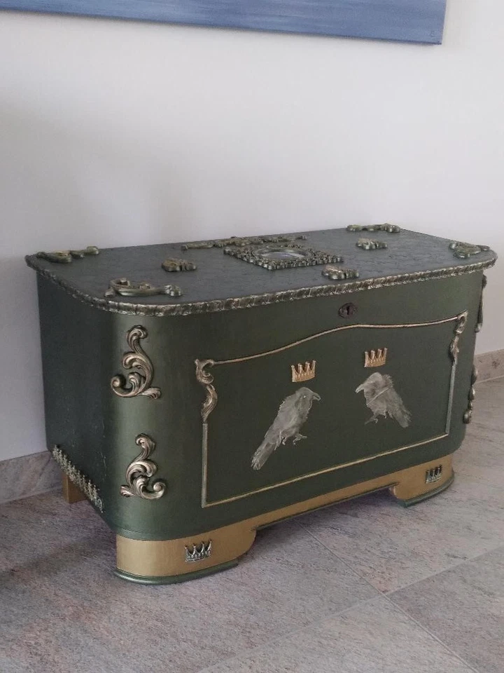Truhe circa 1950, gold / grün, Rabe Krähe Barock Holz 85x50x42 - Bild 1 von 4