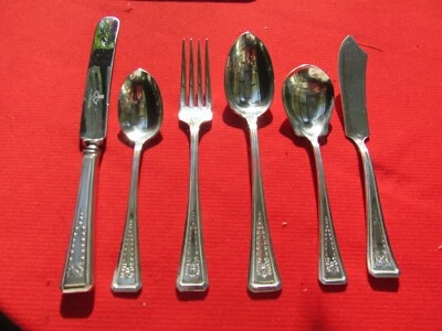 Piezas individuales de cena y servicio con patrón Roanoke de 1913 por plato de plata americano Foto 1 de 3