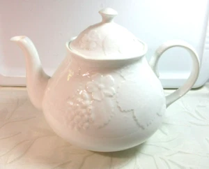 Wedgwood ERDBEEREN & VINE * 1 Teekanne & Deckel * 6 1/4" Fine Bone China England - Bild 1 von 7