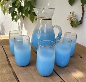 Jarra vintage West Virginia de vidrio azul aguamarina Blendo y 5 vasos borde dorado - Imagen 1 de 9
