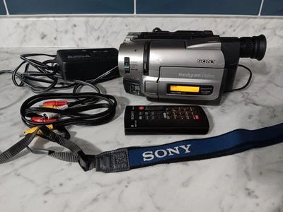 Sony Handycam CCD-TRV85 Silver Black LCD 72x Hi8 XR Camcorder TESTED WORKING - Image 1 of 4