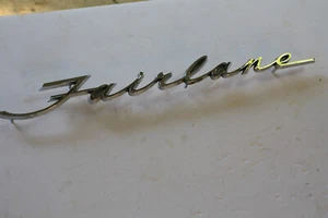 Emblema de guardabarros Ford Fairlane 1959 de lote antiguo - Imagen 1 de 3