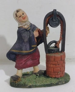 I123954 Pastorello Presepe - statuina in resina - Donna e pozzo - 9 cm - Picture 1 of 5