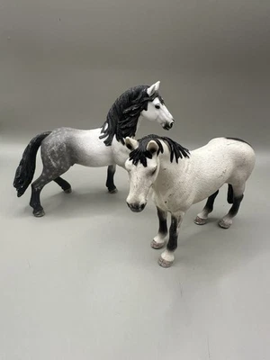 Schleich Farm Life A Set of 2 Horse Figures - Image 1 of 3