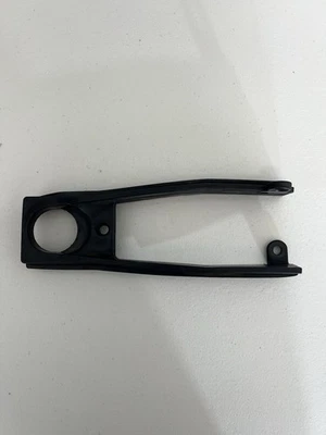 06 07 2006 2007 Suzuki GSXR 600 750 guía de cadena trasera basculante deslizante OEM Foto 1 de 4