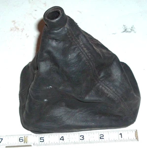 vtg. first generation chevy s10 faux learther rubber gear shifter boot. - Foto 1 di 3
