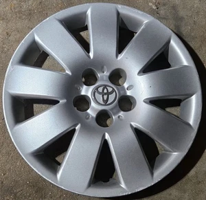 (1) OEM 2003-2004 Toyota Corolla LE 15" Hubcap Wheel Cover #0 p/n 42621-AB060 - Picture 1 of 6
