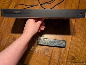 LG UP870 Ultra HD Blu-Ray Disc Player 4k 3D UHD Bundled w/ Remote Tested Working - Picture 1 of 5
