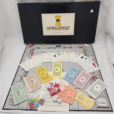 Game Iowaopoly 1st Edition 1987 University Of Iowa, Power Co, Hamburg Inn VTG  - Image 1 of 4
