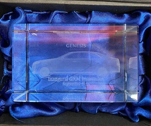 GENESIS GXM IMMERSION  2016 CRYSTAL BLOCK FROM THE  MEDIA IENTRO OF THE CAR . - Bild 1 von 2