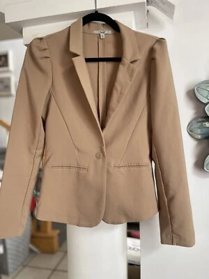 Blazer nude ligero de Visit Papaya, talla S Foto 1 de 4