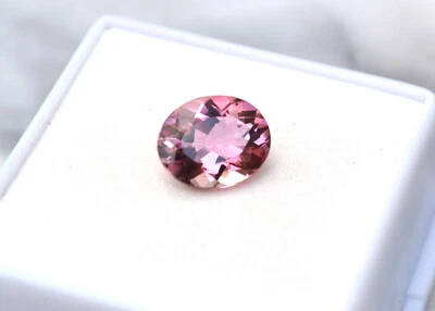 Turmalina rosa corte ovalado de 2,39 quilates Foto 1 de 4