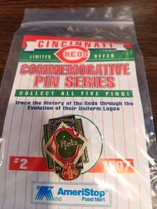 1995 CINCINNATI REDS 1907 COMMEMORATIVE PIN SERIES LAPEL HAT PIN #2 LOGOS - Picture 1 of 3