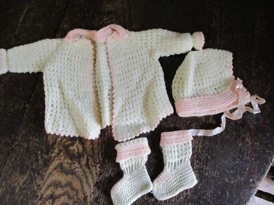 Conjunto de suéter tejido vintage con botines y sombrero - rosa y crema Foto 1 de 4