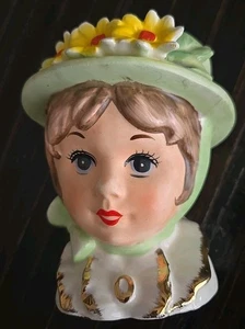 Vintage Norcrest Japan Dame Vase mit braunen Haaren blaue Augen Hut & Blumen 43/4" *lesen - Bild 1 von 14
