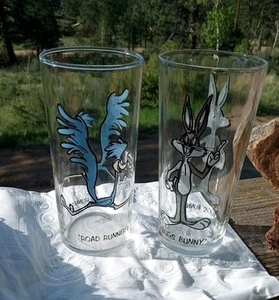 De colección. 1973 Looney Tunes Pepsi Warner Bros Juego de 2 vasos Road Runner ~ Bugs Bunny - Imagen 1 de 7