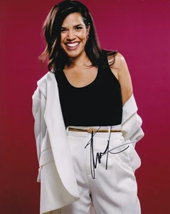 AMERICA FERRERA signed Autogramm 20x25cm BARBIE in Person autograph COA - Picture 1 of 1