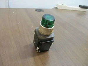 Pulsante Allen-Bradley illuminato 800T-PT16 verde usato - Foto 1 di 5