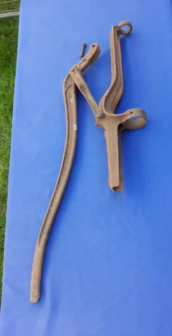 F.E. Meyers & Bros. 1906 Cast Iron Windmill Well Pump Replacement Parts Handle Cover