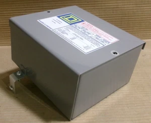 Square D PTB-14 100 Amp Plug-In Busway Rubinetto Box - Foto 1 di 4