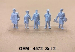 00/4MM / 1:76 JOHN DAY MODELS   WHITE METAL FIGURES - STATION PASSENGERS ETC: - Picture 1 of 2