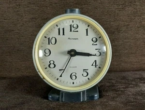 Reloj despertador mecánico soviético vintage Jantar Yantar URSS 4 joyas - Imagen 1 de 12