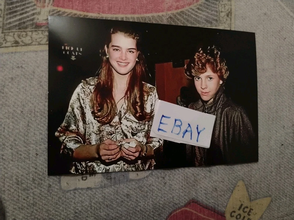 KRISTY McNICHOL & BROOKE ESCUDOS, HERMOSO, COLOR BRILLANTE, FOTO 4X6 NUEVO Foto 1 de 1