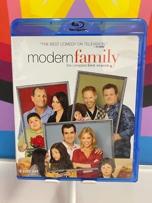 Modern Family: The Complete First Season (Blu-ray Disc, 2010, 3-Disc Set) - Image 1 of 2